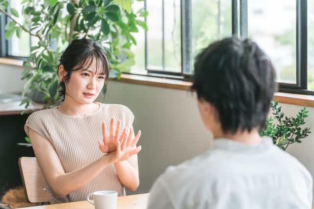 カフェの男女